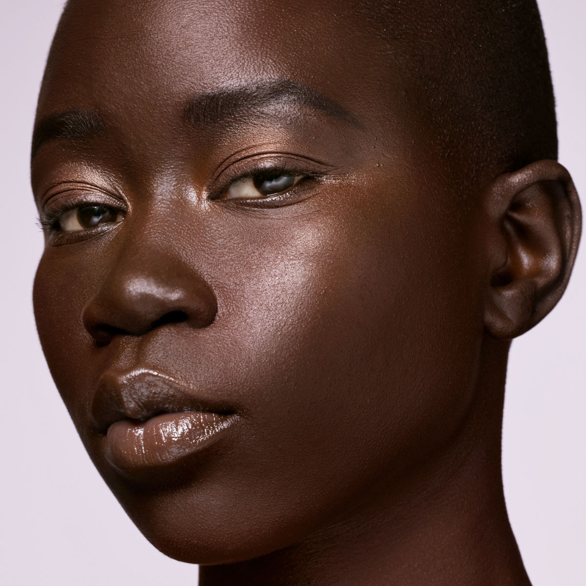 DEMI'GLOW HIGHLIGHTER (ILUMINADOR DE TEXTURA SEDOSA)